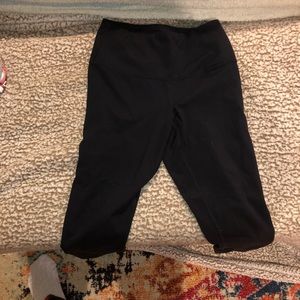 Black yogalicious cropped workout leggings